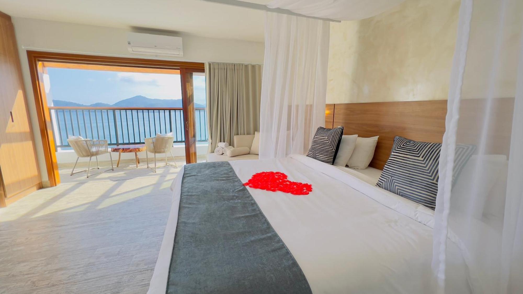Catalina Hotel 4*